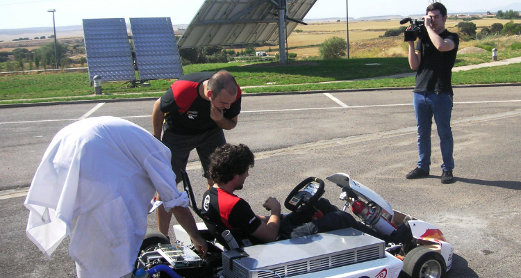 Kart powered by fuel cell for international racing